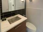 330 W Diversey Pkwy Unit 1305 bathroom