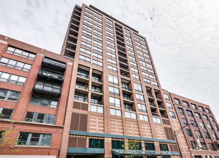 400 W Ontario Unit 613 – Gallery 400