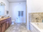 757 N Orleans St #1006 bathroom