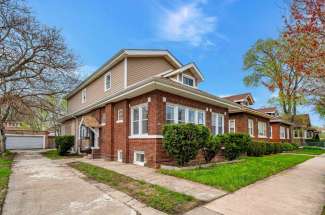 7934 S Oglesby Ave Chicago, IL 60617