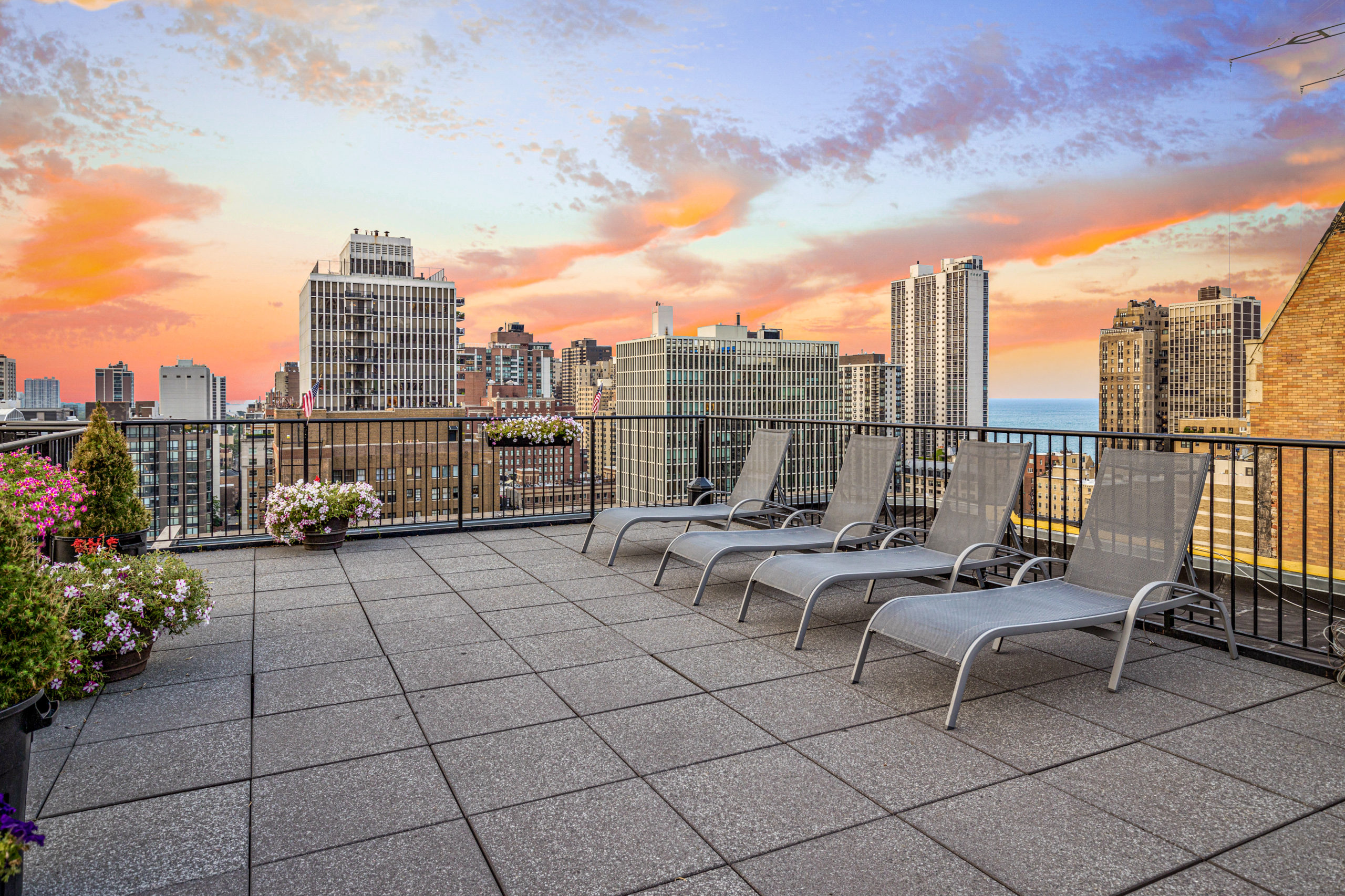 14 West Elm apartments